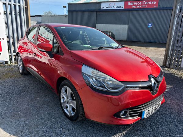Renault Clio Hatchback, Petrol, 2015, Red