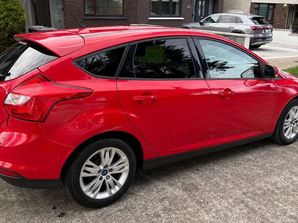 Ford Focus Hatchback, Diesel, 2011, Red