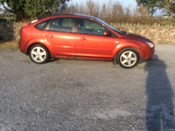 Ford Focus Hatchback, Petrol, 2008, Red