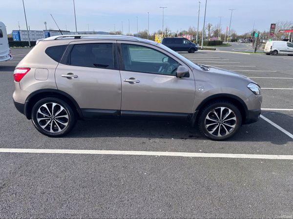 Nissan Qashqai Hatchback, Diesel, 2013, Beige