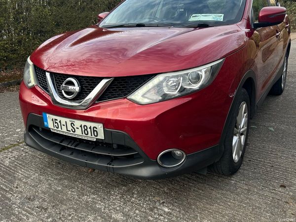 Nissan Qashqai Hatchback, Diesel, 2015, Red