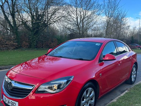 Vauxhall Insignia Hatchback, Diesel, 2015, Red