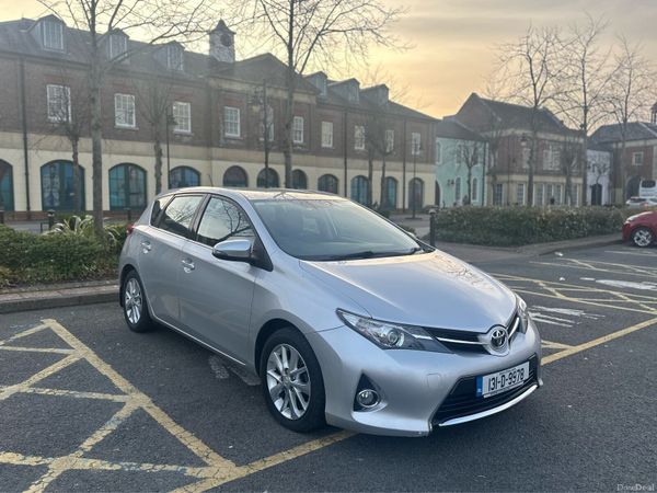 Toyota Auris Hatchback, Diesel, 2013, Silver
