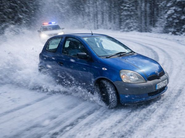 Toyota Yaris Hatchback, Petrol, 2002, Blue