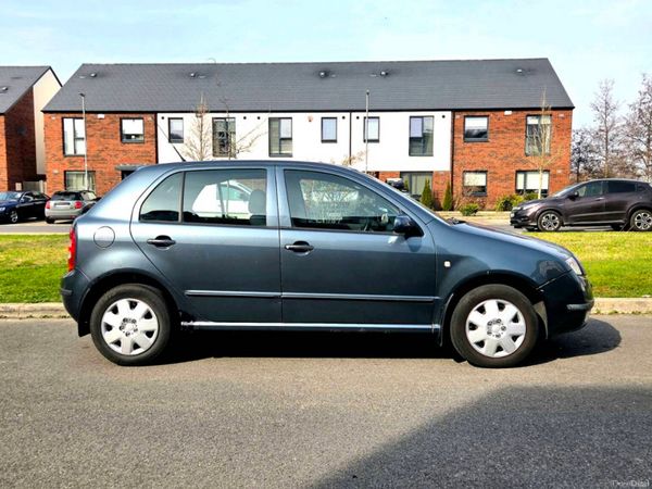 Skoda Fabia Hatchback, Petrol, 2004, Grey