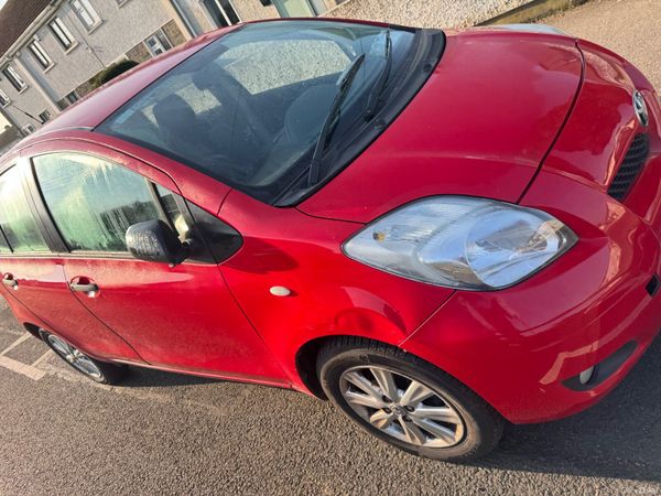 Toyota Yaris Hatchback, Petrol, 2011, Red