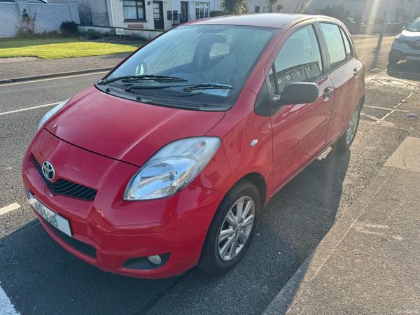 Toyota Yaris Hatchback, Petrol, 2011, Red