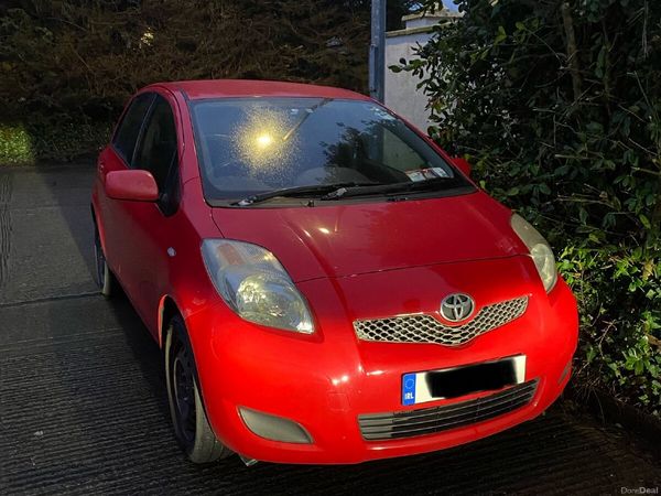 Toyota Yaris Hatchback, Petrol, 2010, Red