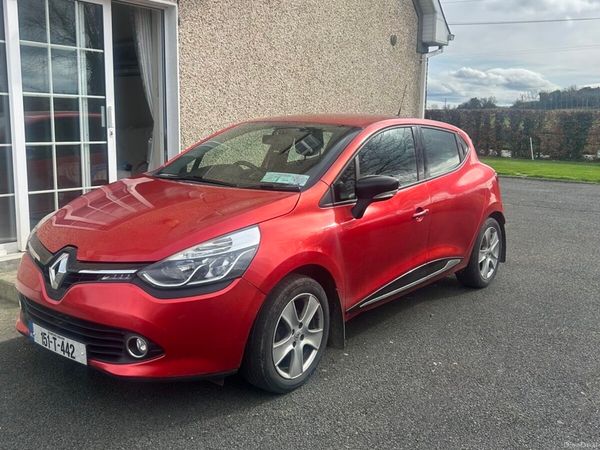 Renault Clio Hatchback, Petrol, 2015, Red