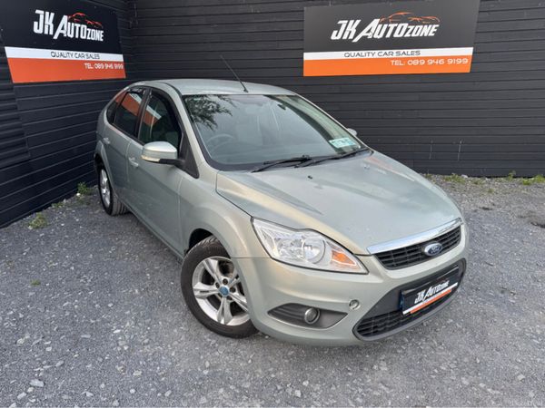 Ford Focus Hatchback, Diesel, 2010, Gold