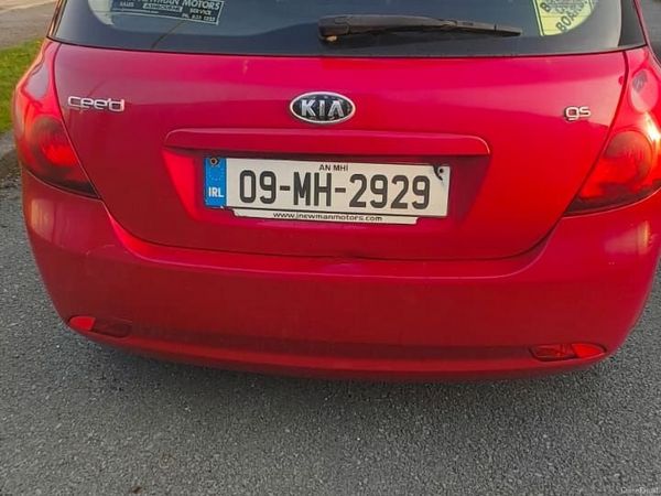 Kia Ceed Hatchback, Diesel, 2009, Red