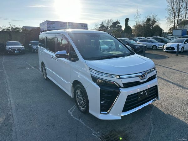 Toyota Voxy Van, Petrol Hybrid, 2021, White
