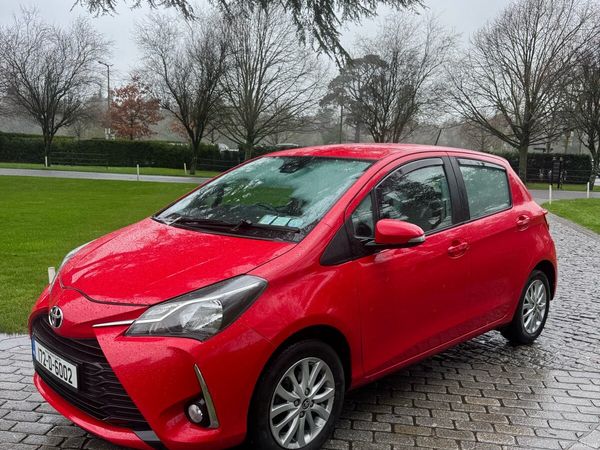 Toyota Yaris Hatchback, Petrol, 2017, Red