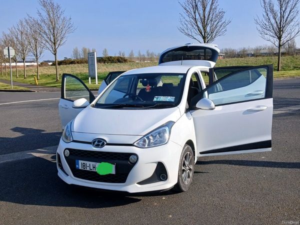Hyundai i10 Hatchback, Petrol, 2018, White