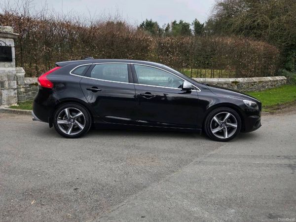 Volvo V40 Hatchback, Diesel, 2015, Black