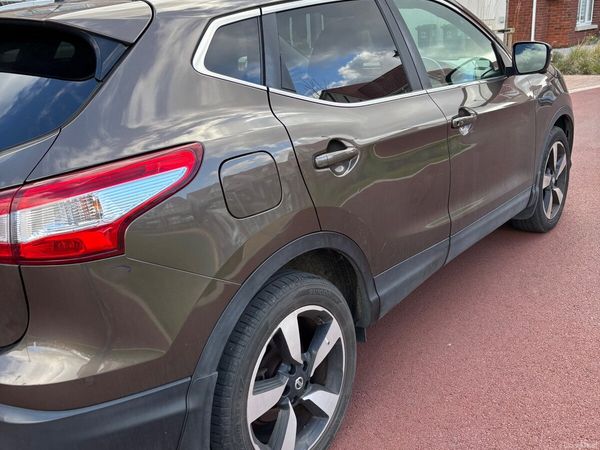 Nissan Qashqai SUV, Petrol, 2017, Brown