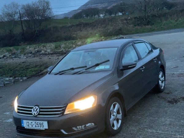 Volkswagen Passat Saloon, Diesel, 2012, Grey