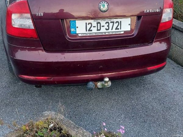 Skoda Octavia Saloon, Diesel, 2012, Red