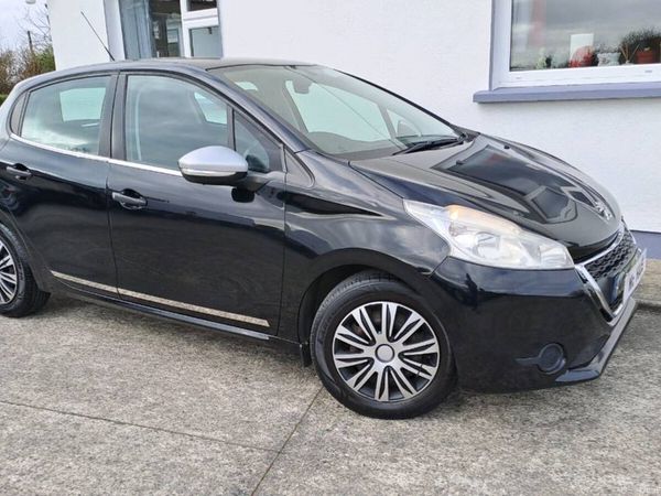 Peugeot 208 Hatchback, Diesel, 2014, Black