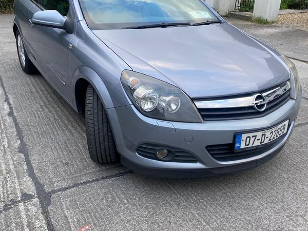 Opel Astra Hatchback, Petrol, 2007, Silver