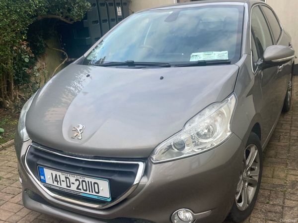 Peugeot 208 Hatchback, Petrol, 2014, Grey