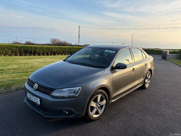 Volkswagen Jetta Saloon, Diesel, 2013, Grey