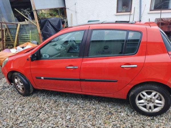 Renault Clio Hatchback, Petrol, 2008, Red