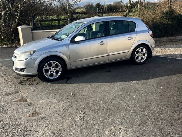 Opel Astra Hatchback, Petrol, 2005, Silver