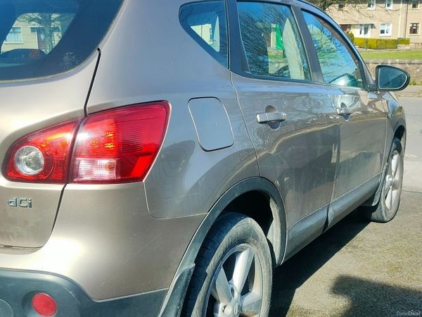 Nissan Qashqai Hatchback, Diesel, 2009, Brown