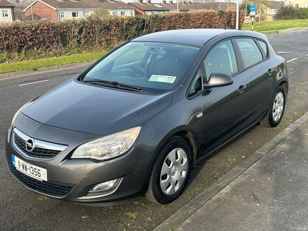 Opel Astra Hatchback, Diesel, 2011, Grey