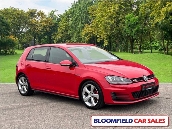 Volkswagen Golf Hatchback, Petrol, 2014, Red