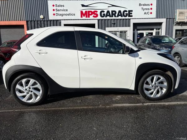 Toyota Aygo Hatchback, Petrol, 2022, White
