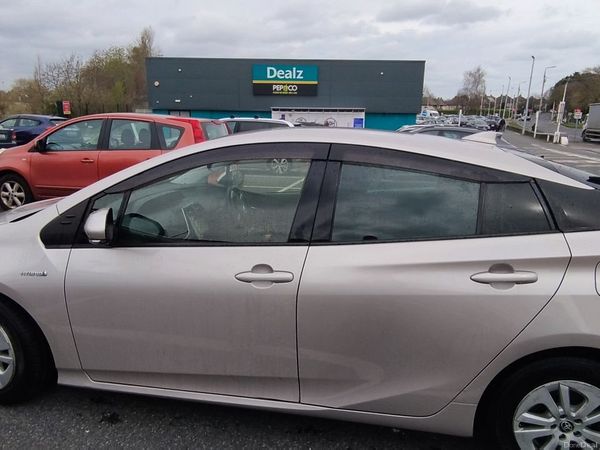 Toyota Prius Hatchback, Petrol Hybrid, 2016, Gold