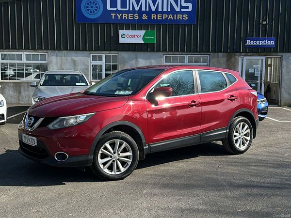 Nissan Qashqai Hatchback, Diesel, 2015, Red