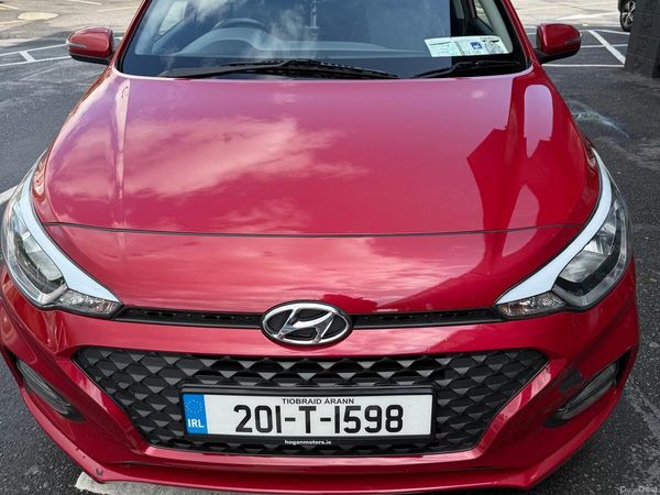 Hyundai i20 Hatchback, Petrol, 2020, Red