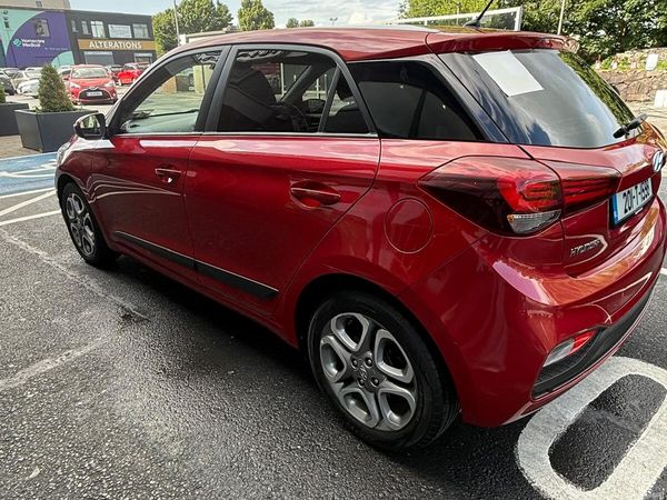 Hyundai i20 Hatchback, Petrol, 2020, Red