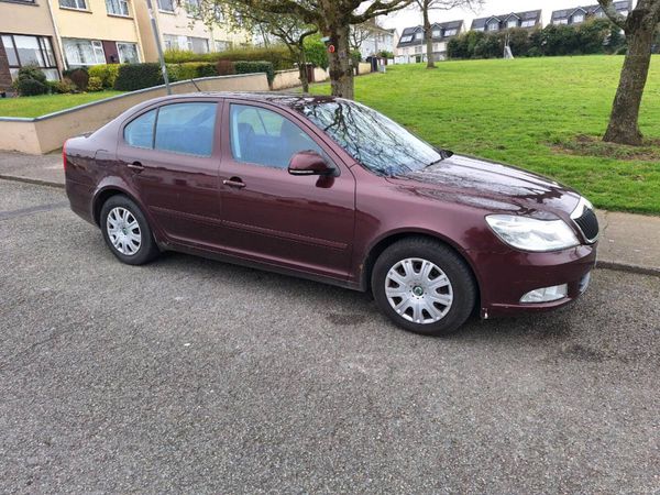Skoda Octavia Hatchback, Diesel, 2010, Red