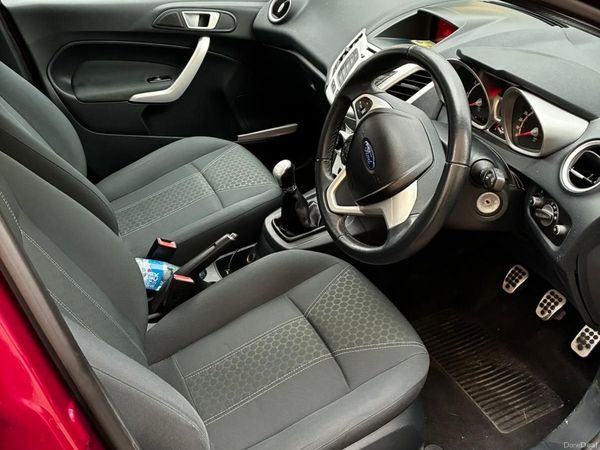 Ford Fiesta Hatchback, Petrol, 2012, Red