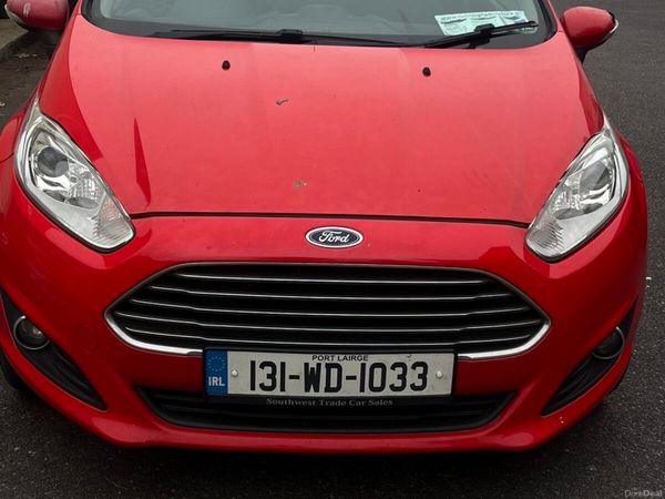 Ford Fiesta Hatchback, Petrol, 2013, Red