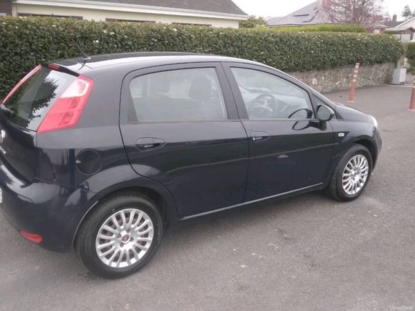 Fiat Punto Hatchback, Petrol, 2015, Blue