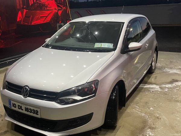 Volkswagen Polo Hatchback, Petrol, 2010, Silver