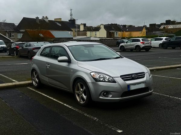 Kia Ceed Hatchback, Diesel, 2010, Silver