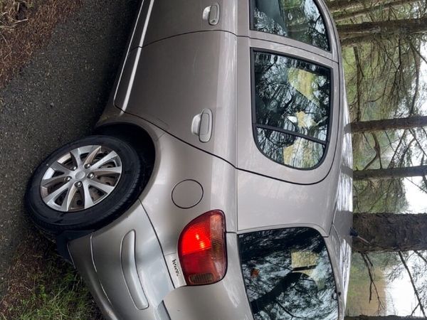 Toyota Yaris Hatchback, Petrol, 2005, Silver