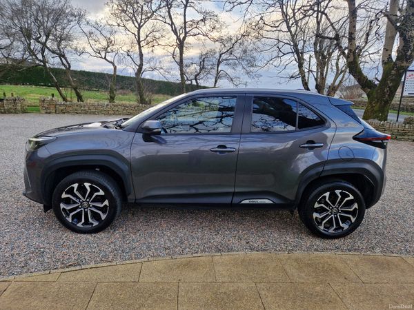 Toyota Yaris Cross Hatchback, Petrol Hybrid, 2022, Grey