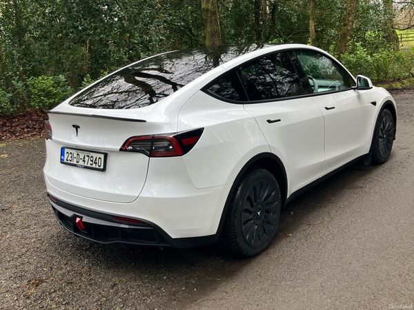Tesla Model Y SUV, Electric, 2023, White