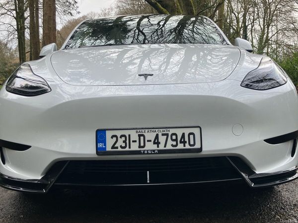 Tesla Model Y SUV, Electric, 2023, White