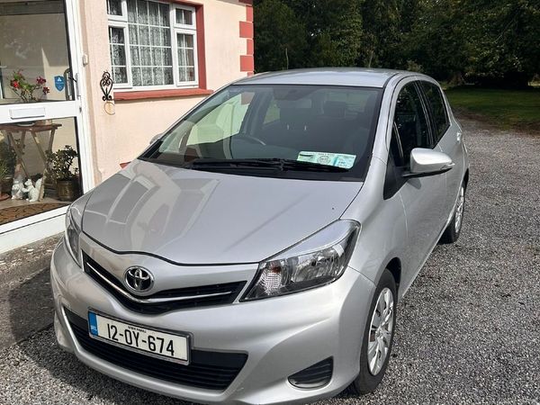 Toyota Yaris Hatchback, Petrol, 2012, Silver