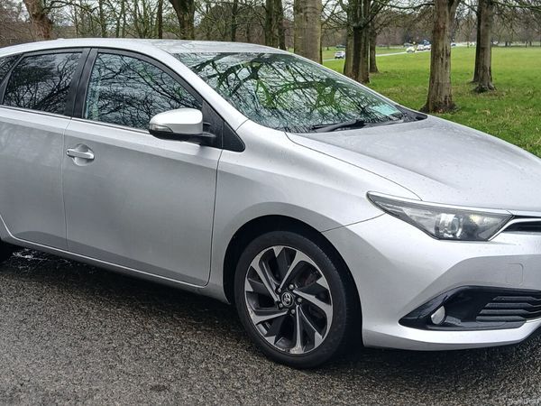 Toyota Auris MPV, Petrol Hybrid, 2016, Silver
