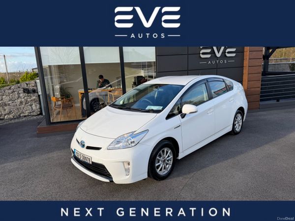 Toyota Prius Hatchback, Petrol Hybrid, 2015, White