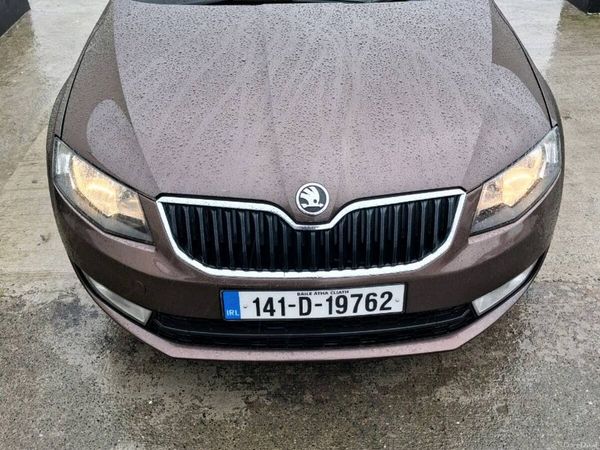 Skoda Octavia Saloon, Diesel, 2014, Brown